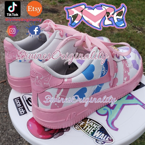 **CUSTOM** Nike air force one low "Hearts of Love" - Picture 4 of 5